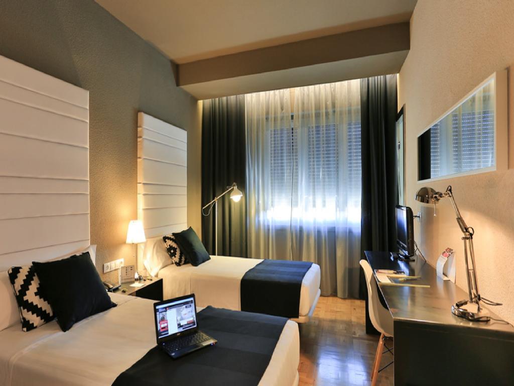 Habitus Hotel Leyre 팜플로나 외부 사진